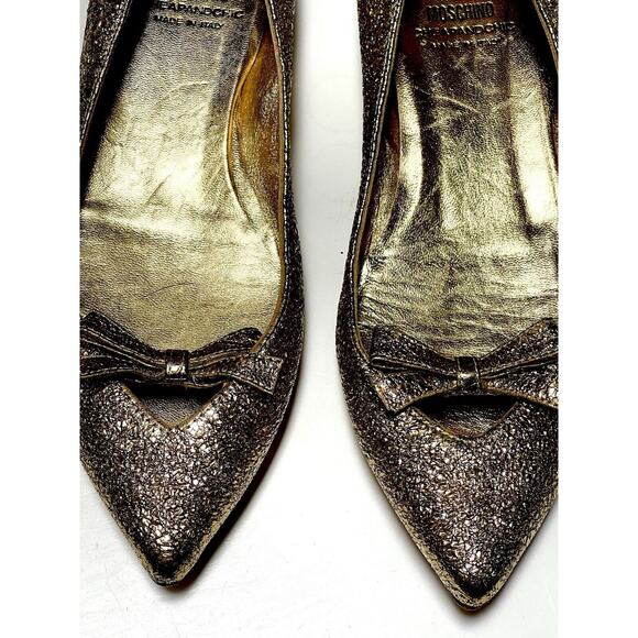 MOSCHINO CHEAPandCHIC Gold Crackled Leather 5/8” Heels BOW Flats Sz 36 Pointy - Picture 9 of 12